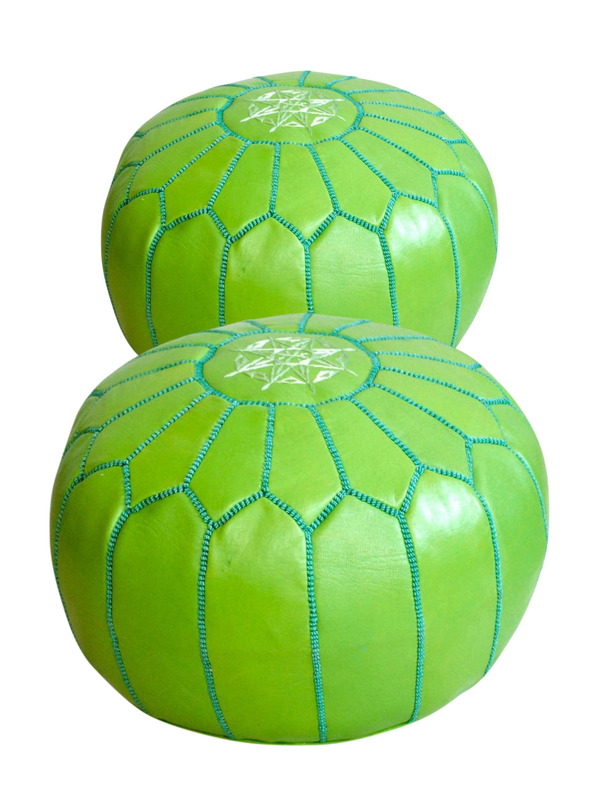 Set of 2 green leather poufs - 183 €