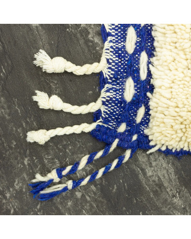 Berber wool rug with blue diamonds - 86 €