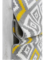 Tapis gris et jaune aux losanges 120 X 160 cm - 63 €