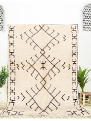 black and beige rug - 209 €