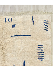 Blue and cream rug - 295 €