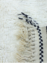 Large white rug - 506 €