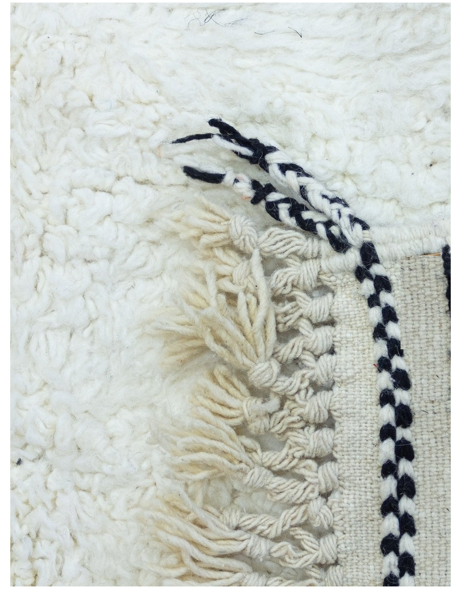 Large white rug - 506 €