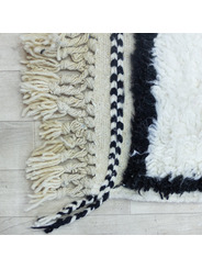 Large white rug - 506 €