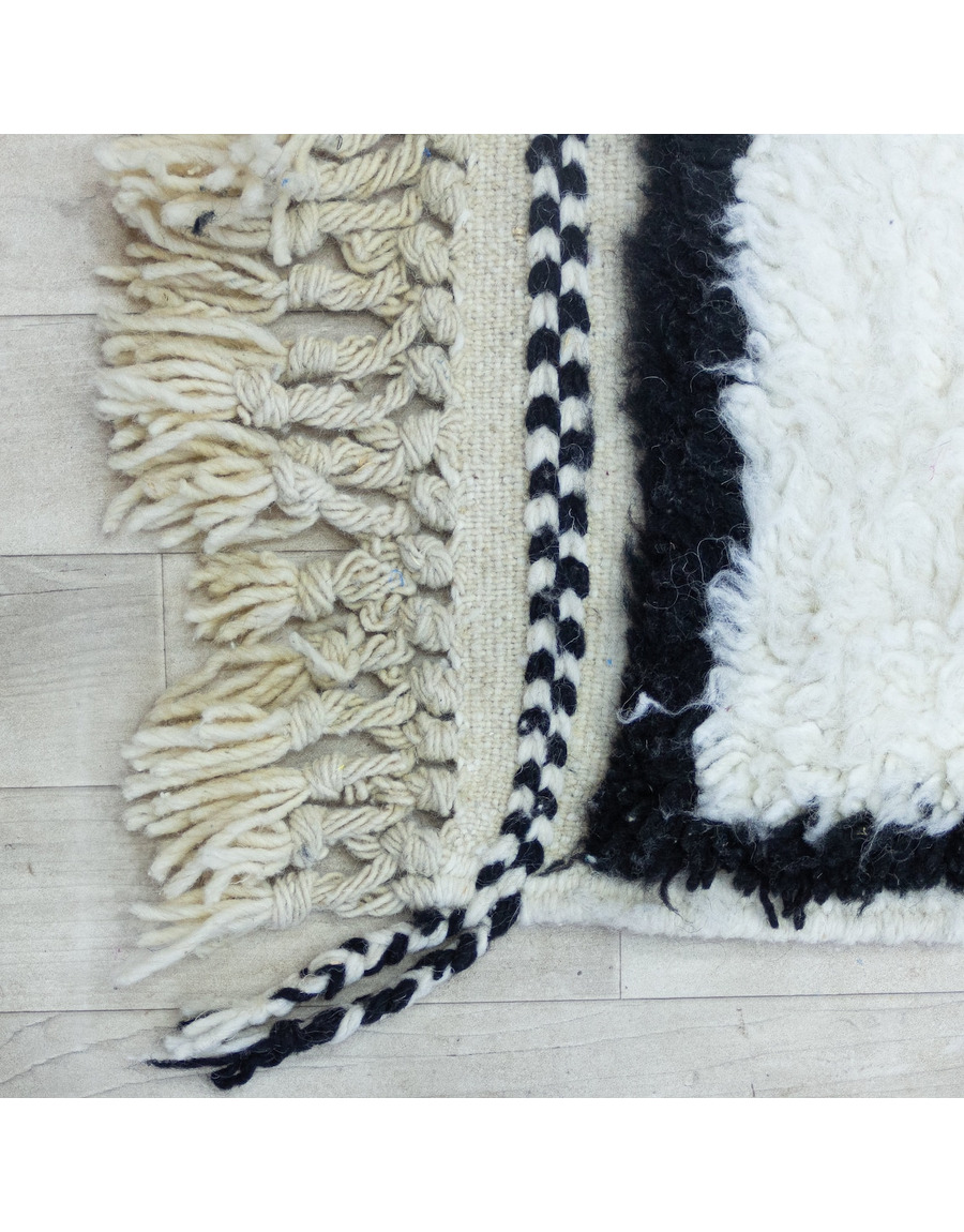 Large white rug - 506 €