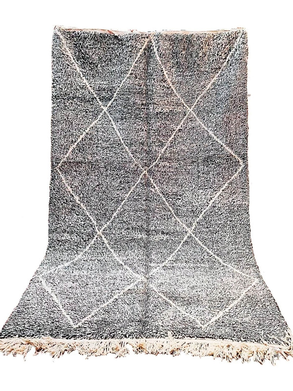 Grey Moroccan rug - 327 €