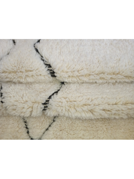 tapis en laine beige - 299 €