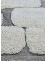 white and grey wool rug - 289 €