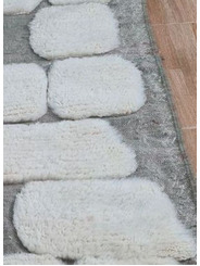 white and grey wool rug - 289 €