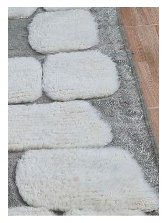 white and grey wool rug - 289 €