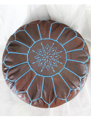 Pouf en cuir marron et bleu - 117 €