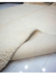 large cream rug - 550 €