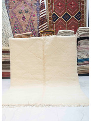 large cream rug - 550 €